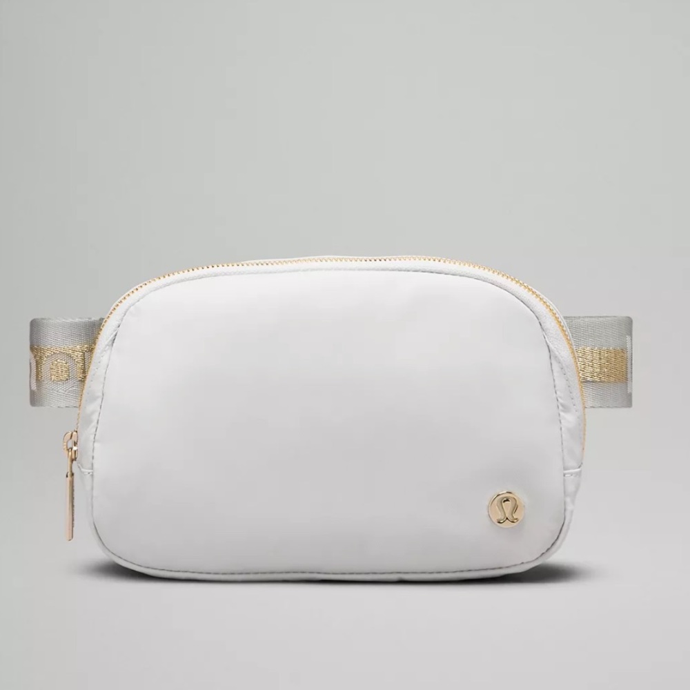 Lululemon Everywhere Belt Bag 1L  ‎ Vapor/Gold/White